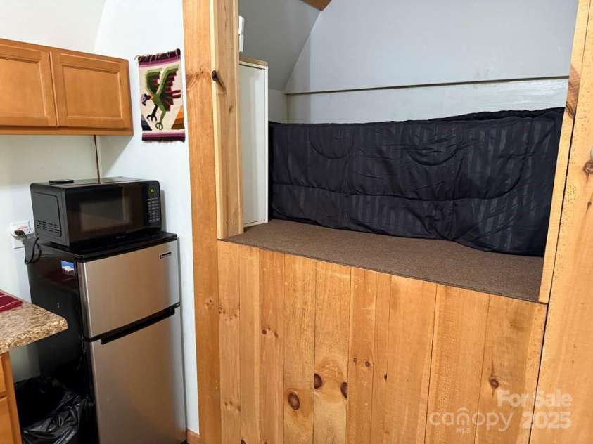 43 Wild Horse Road, Sylva, NC 28779.  MLS# CAR4293747, YatesRealty ID 32925. 