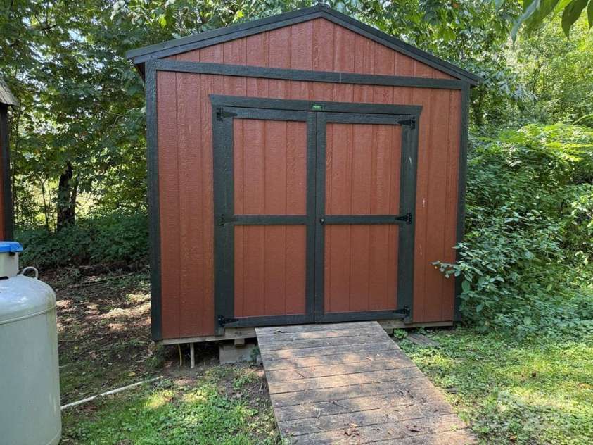 43 Wild Horse Road, Sylva, NC 28779.  MLS# CAR4293747, YatesRealty ID 32925. 