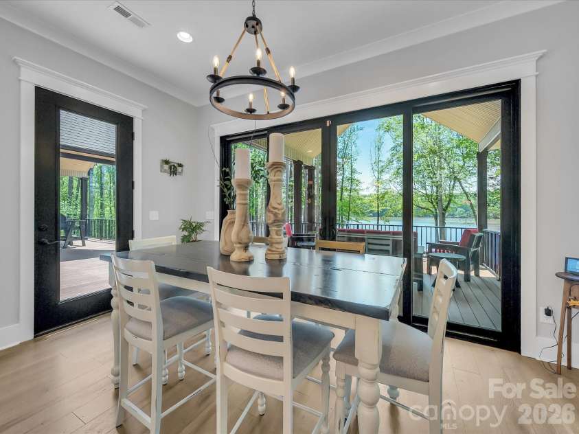 1579 Sunset Pointe Drive, Salisbury, NC 28146.  MLS# CAR4386995, YatesRealty ID 32928. Breakfast area
