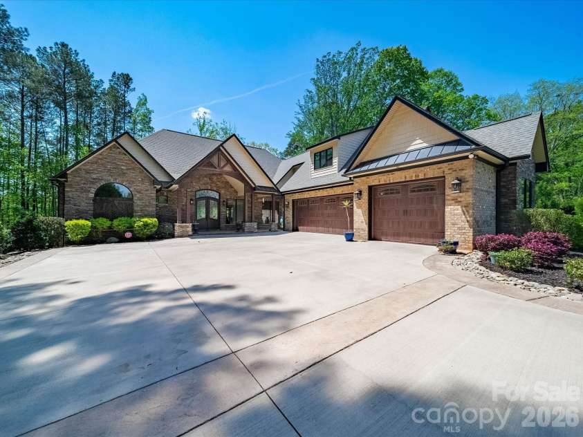 1579 Sunset Pointe Drive, Salisbury, NC 28146.  MLS# CAR4386995, YatesRealty ID 32928. Welcome Home