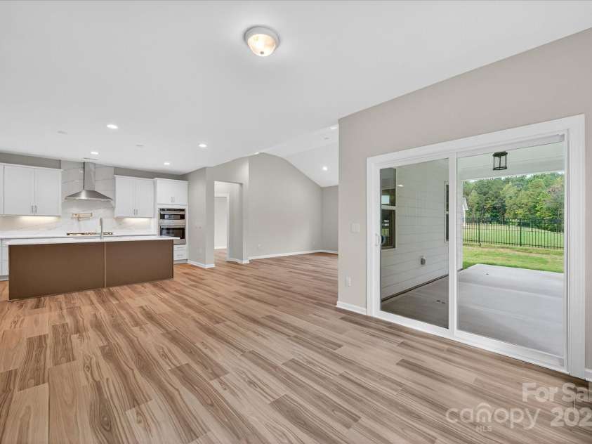 7926 Rolling Wheels Road, Charlotte, NC 28215.  MLS# CAR4289373, YatesRealty ID 3293. Dining/Kitchen