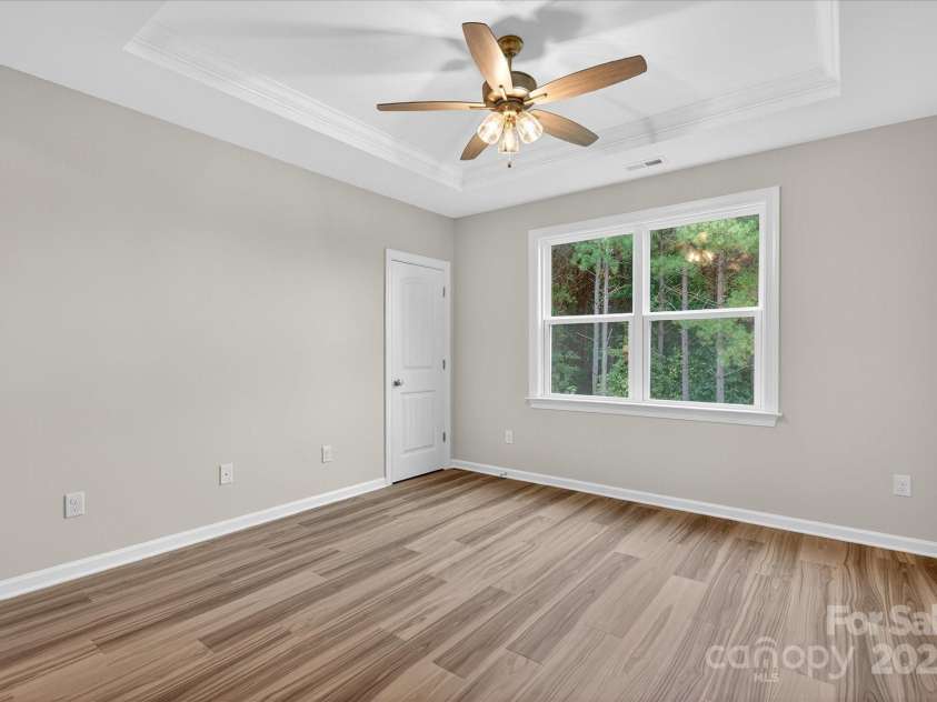 7926 Rolling Wheels Road, Charlotte, NC 28215.  MLS# CAR4289373, YatesRealty ID 3293. Flex Room