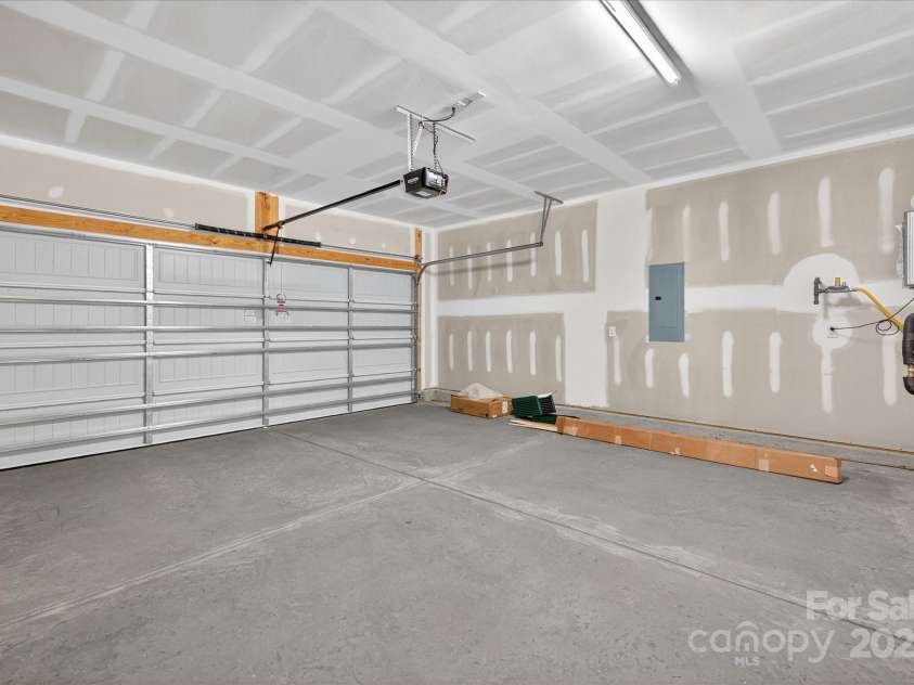 7926 Rolling Wheels Road, Charlotte, NC 28215.  MLS# CAR4289373, YatesRealty ID 3293. Garage Interior