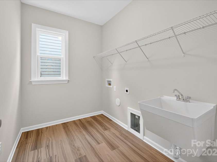 7926 Rolling Wheels Road, Charlotte, NC 28215.  MLS# CAR4289373, YatesRealty ID 3293. Laundry Room