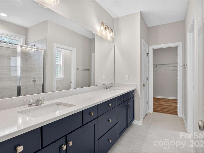 7926 Rolling Wheels Road, Charlotte, NC 28215.  MLS# CAR4289373, YatesRealty ID 3293. Premier Bath