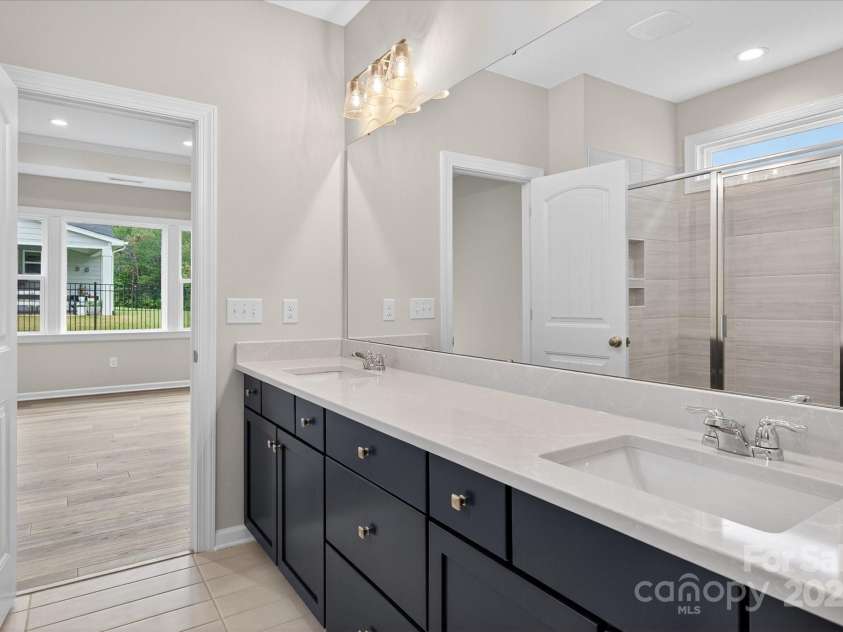 7926 Rolling Wheels Road, Charlotte, NC 28215.  MLS# CAR4289373, YatesRealty ID 3293. Premier Bath