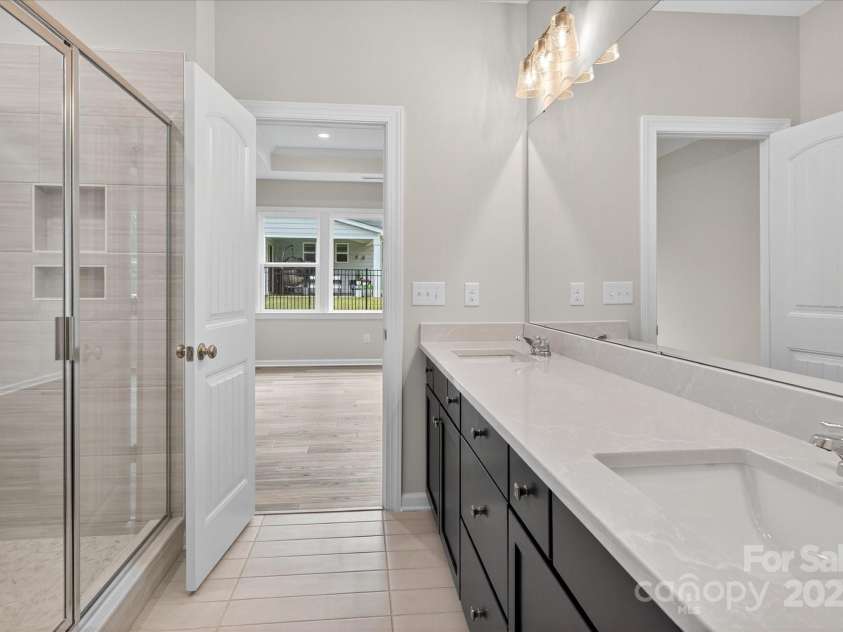 7926 Rolling Wheels Road, Charlotte, NC 28215.  MLS# CAR4289373, YatesRealty ID 3293. Premier Bath