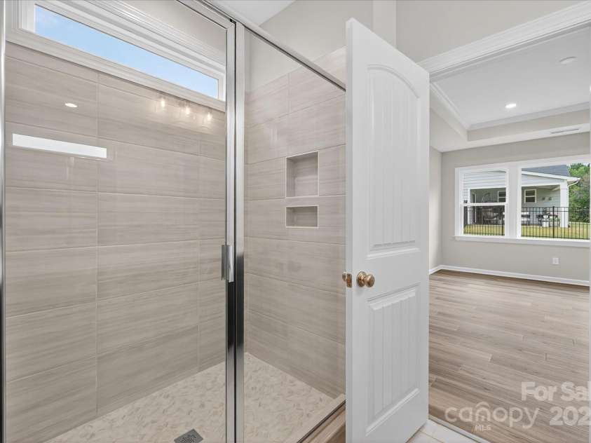 7926 Rolling Wheels Road, Charlotte, NC 28215.  MLS# CAR4289373, YatesRealty ID 3293. Premier Bath