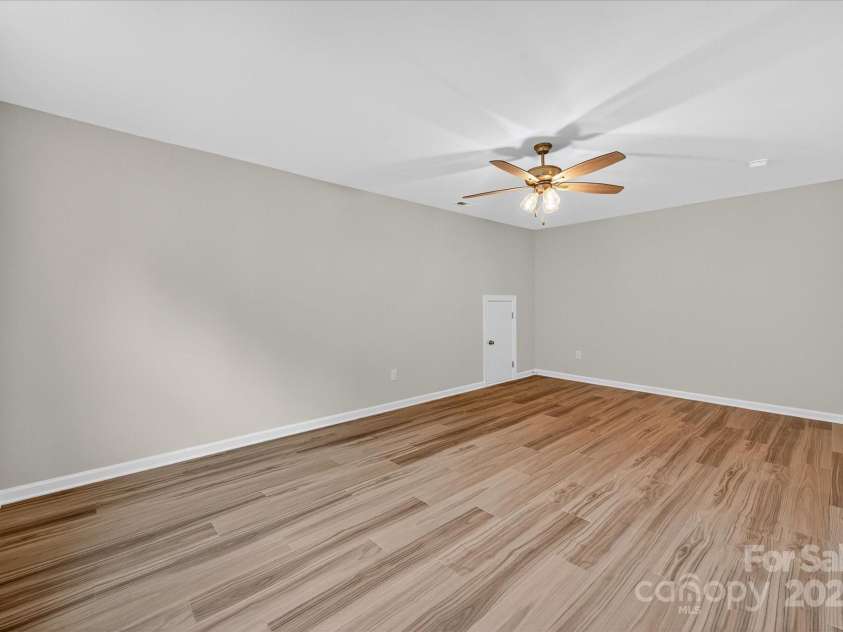 7926 Rolling Wheels Road, Charlotte, NC 28215.  MLS# CAR4289373, YatesRealty ID 3293. Rec Room