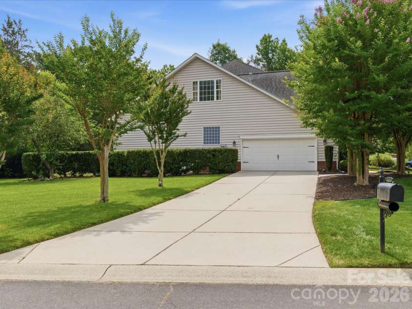 8603 Tintinhull Lane, Waxhaw, NC 28173.  MLS# CAR4384548, YatesRealty ID 32931. 