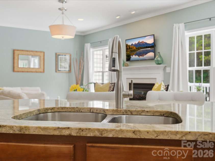8603 Tintinhull Lane, Waxhaw, NC 28173.  MLS# CAR4384548, YatesRealty ID 32931. 
