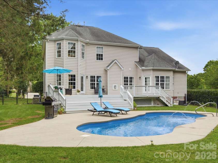 8603 Tintinhull Lane, Waxhaw, NC 28173.  MLS# CAR4384548, YatesRealty ID 32931. 