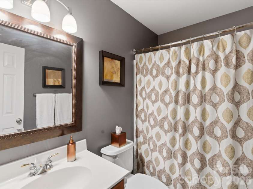8603 Tintinhull Lane, Waxhaw, NC 28173.  MLS# CAR4384548, YatesRealty ID 32931. Bath upper