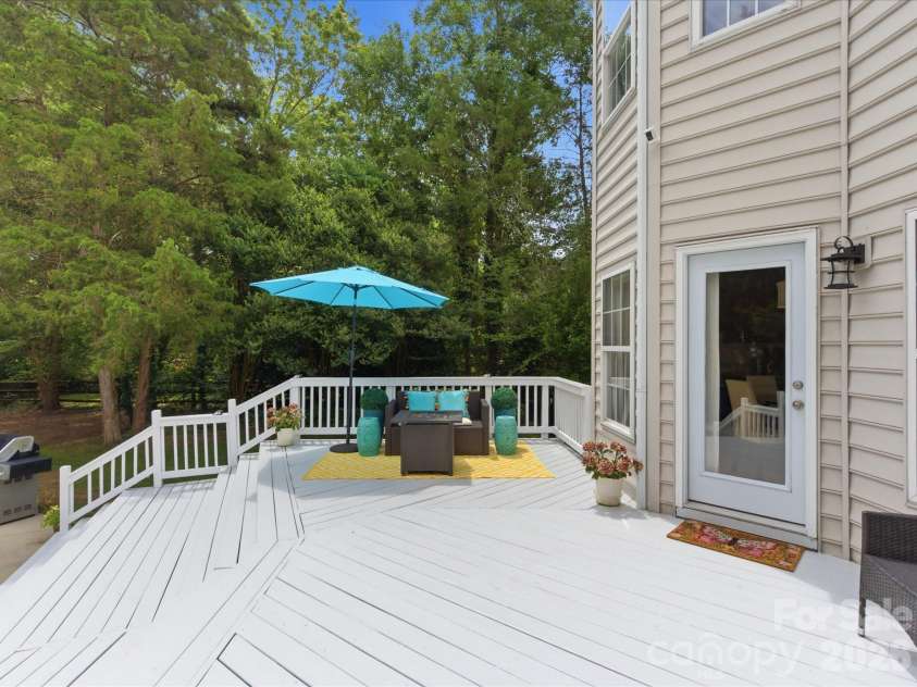 8603 Tintinhull Lane, Waxhaw, NC 28173.  MLS# CAR4384548, YatesRealty ID 32931. Deck