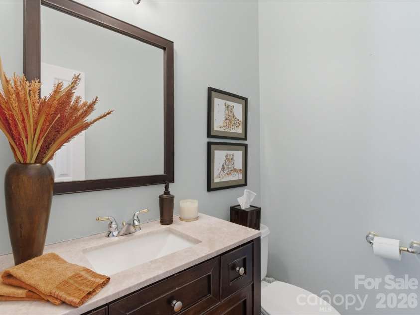 8603 Tintinhull Lane, Waxhaw, NC 28173.  MLS# CAR4384548, YatesRealty ID 32931. Half bath main level