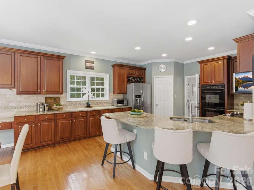8603 Tintinhull Lane, Waxhaw, NC 28173.  MLS# CAR4384548, YatesRealty ID 32931. Kitchen