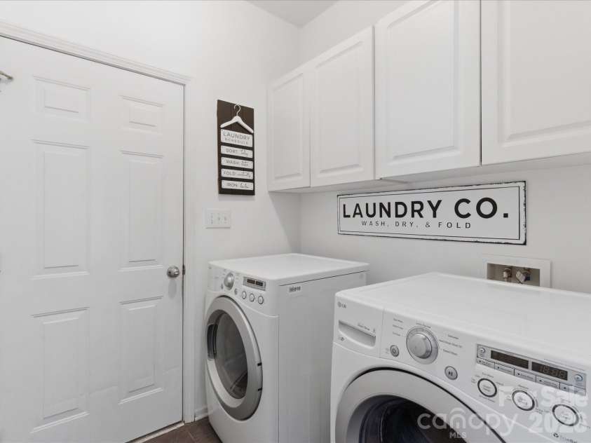 8603 Tintinhull Lane, Waxhaw, NC 28173.  MLS# CAR4384548, YatesRealty ID 32931. Laundry main level garage entry
