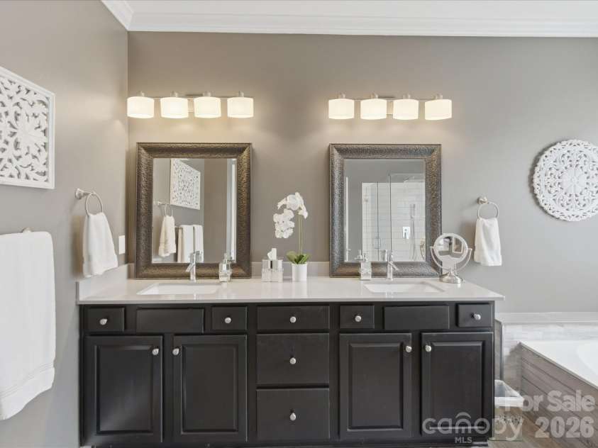 8603 Tintinhull Lane, Waxhaw, NC 28173.  MLS# CAR4384548, YatesRealty ID 32931. Primary bath