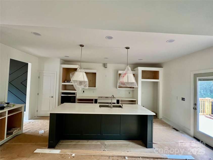 4205 9th Street None, Hickory, NC 28601.  MLS# CAR4292935, YatesRealty ID 32933. 