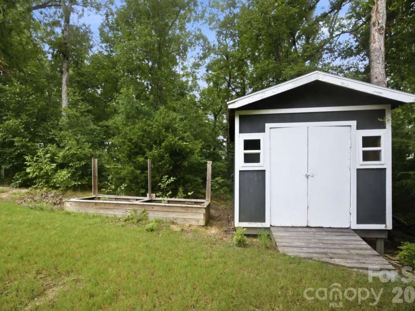 2709 Sugaree Court, Waxhaw, NC 28173.  MLS# CAR4378563, YatesRealty ID 32934. Great Storage Shed