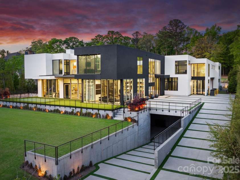 4817 Carmel Park Drive, Charlotte, NC 28226.  MLS# CAR4286044, YatesRealty ID 32934. 4817 Carmel Park Drive