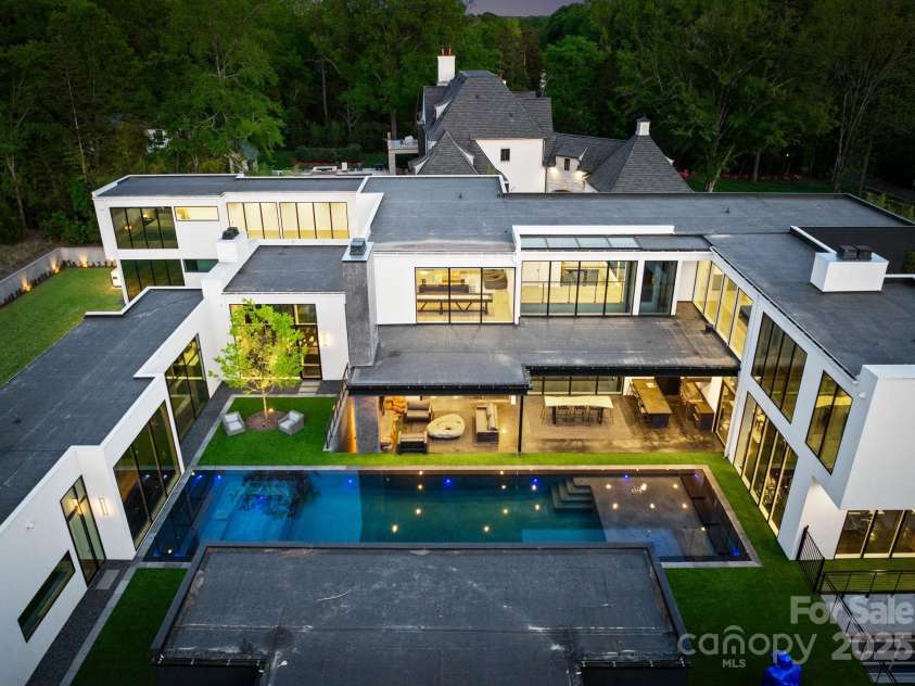 4817 Carmel Park Drive, Charlotte, NC 28226.  MLS# CAR4286044, YatesRealty ID 32934. 4817 Carmel Park Drive