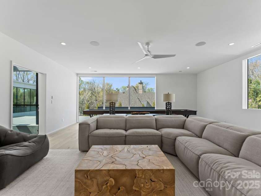 4817 Carmel Park Drive, Charlotte, NC 28226.  MLS# CAR4286044, YatesRealty ID 32934. Bonus Room