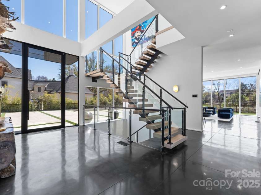 4817 Carmel Park Drive, Charlotte, NC 28226.  MLS# CAR4286044, YatesRealty ID 32934. Foyer