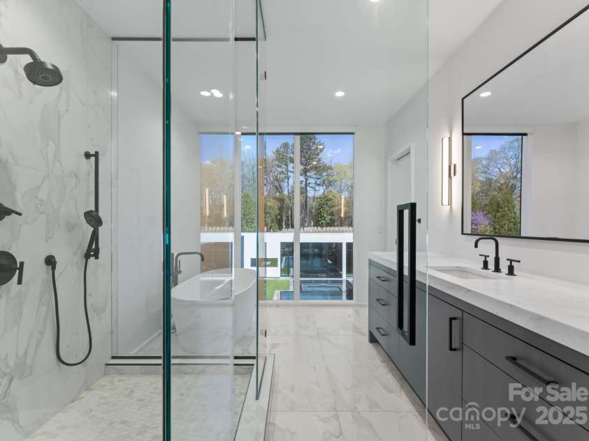 4817 Carmel Park Drive, Charlotte, NC 28226.  MLS# CAR4286044, YatesRealty ID 32934. Full Bath