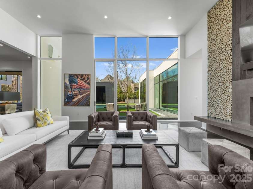 4817 Carmel Park Drive, Charlotte, NC 28226.  MLS# CAR4286044, YatesRealty ID 32934. Great Room