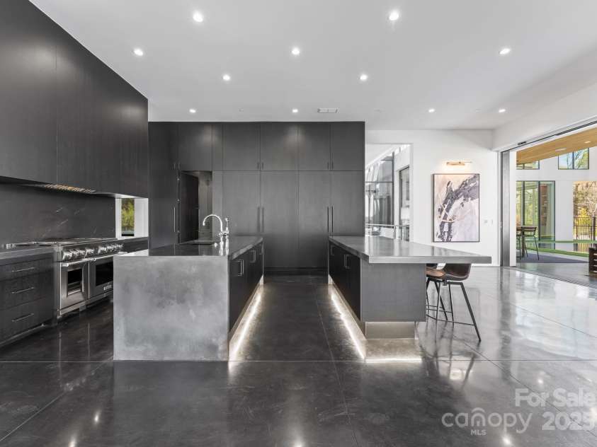 4817 Carmel Park Drive, Charlotte, NC 28226.  MLS# CAR4286044, YatesRealty ID 32934. Kitchen