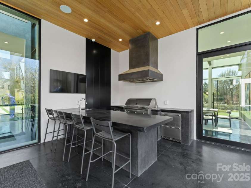 4817 Carmel Park Drive, Charlotte, NC 28226.  MLS# CAR4286044, YatesRealty ID 32934. Outdoor Kitchen