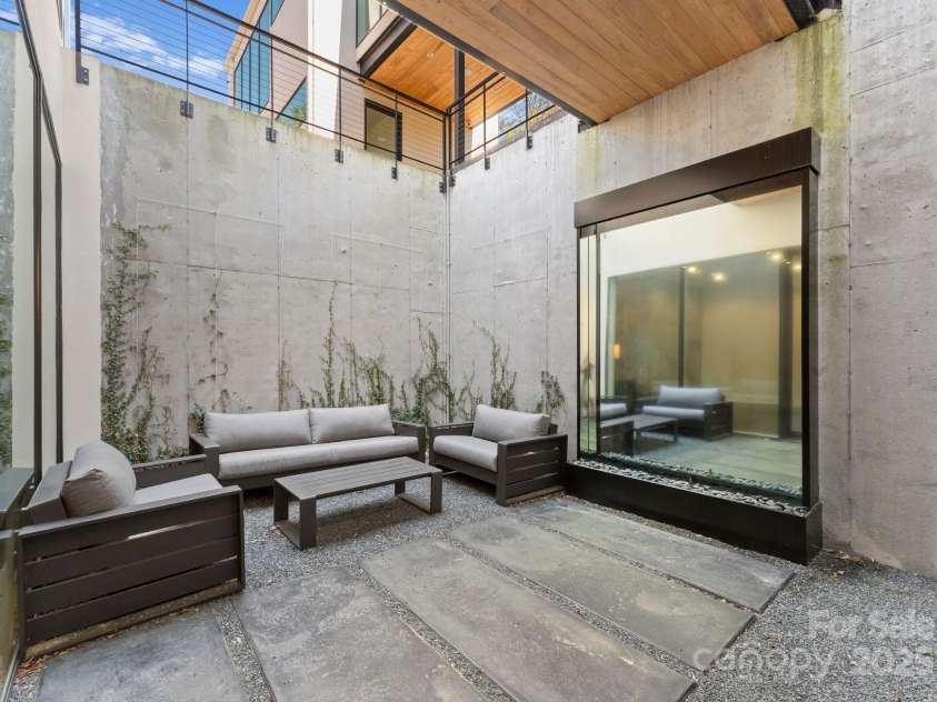 4817 Carmel Park Drive, Charlotte, NC 28226.  MLS# CAR4286044, YatesRealty ID 32934. Terrace