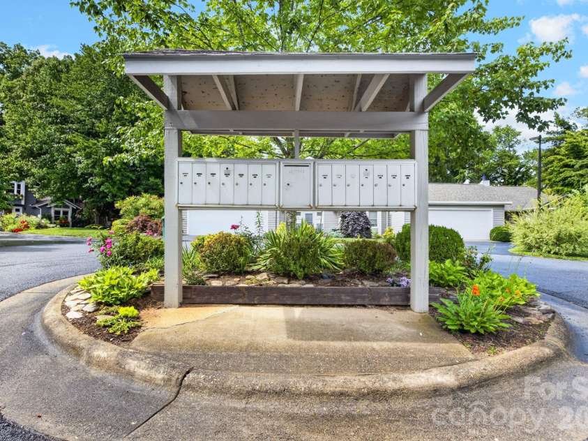 10 Laurel Place Drive, Asheville, NC 28803.  MLS# CAR4370539, YatesRealty ID 32935. Community mailboxes