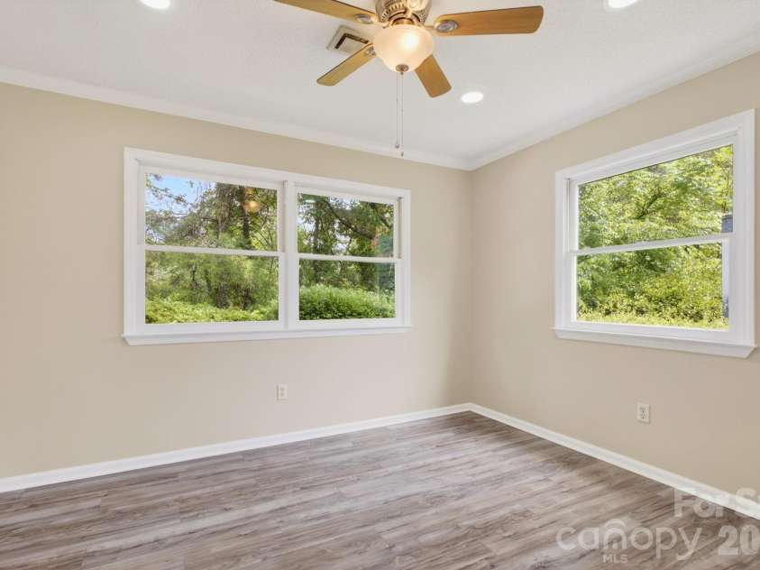 10 Laurel Place Drive, Asheville, NC 28803.  MLS# CAR4370539, YatesRealty ID 32935. Dining room with updated lighting