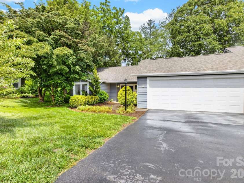 10 Laurel Place Drive, Asheville, NC 28803.  MLS# CAR4370539, YatesRealty ID 32935. Front view