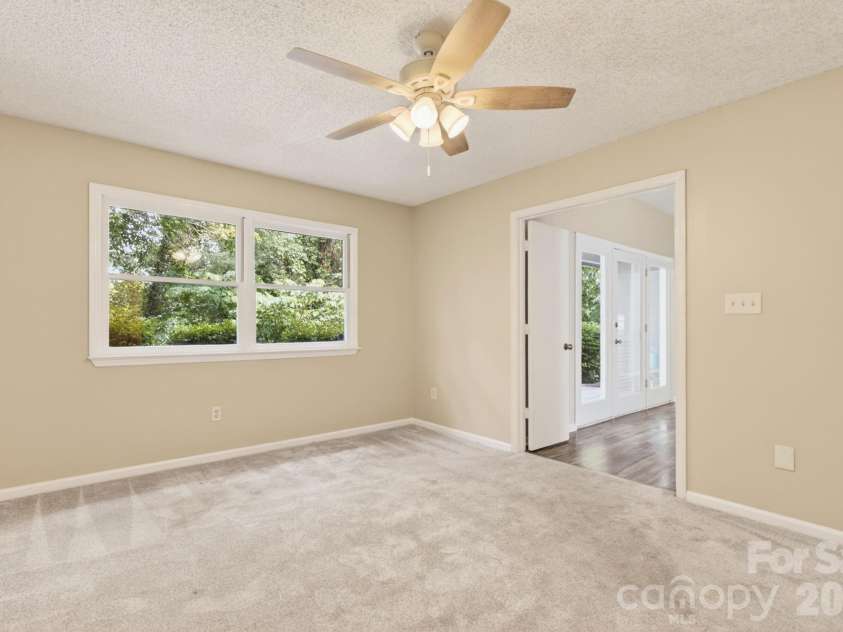 10 Laurel Place Drive, Asheville, NC 28803.  MLS# CAR4370539, YatesRealty ID 32935. Primary Bedroom