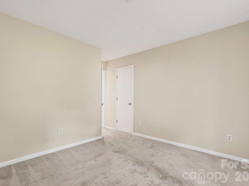 10 Laurel Place Drive, Asheville, NC 28803.  MLS# CAR4370539, YatesRealty ID 32935. Second bedroom