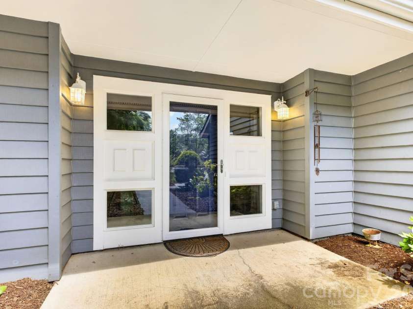 10 Laurel Place Drive, Asheville, NC 28803.  MLS# CAR4370539, YatesRealty ID 32935. Welcome home