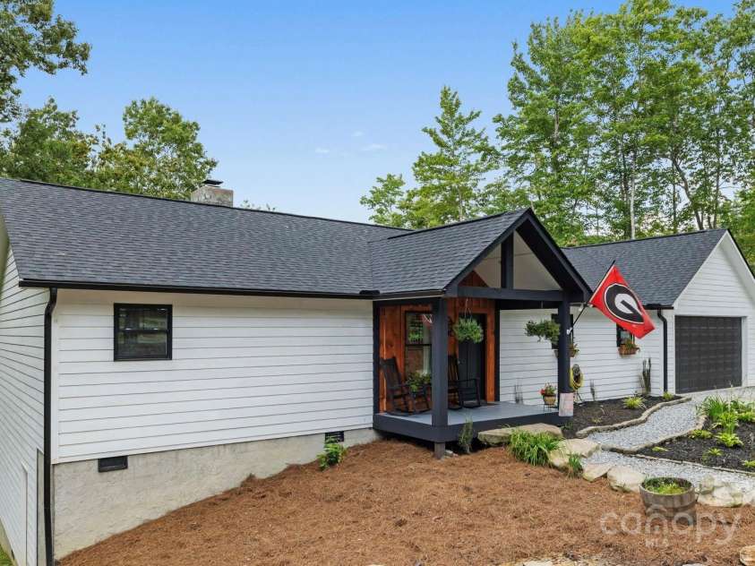 185 Ben Nevis Road, Brevard, NC 28712.  MLS# CAR4290415, YatesRealty ID 32935. 185 Ben Nevis: Mountain Curb Appeal