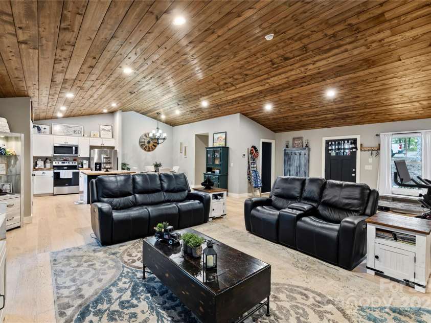 185 Ben Nevis Road, Brevard, NC 28712.  MLS# CAR4290415, YatesRealty ID 32935. Open Concept