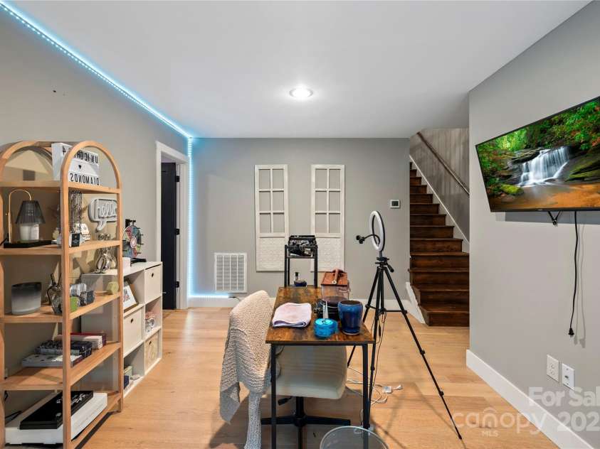 185 Ben Nevis Road, Brevard, NC 28712.  MLS# CAR4290415, YatesRealty ID 32935. The Perfect Bonus Area