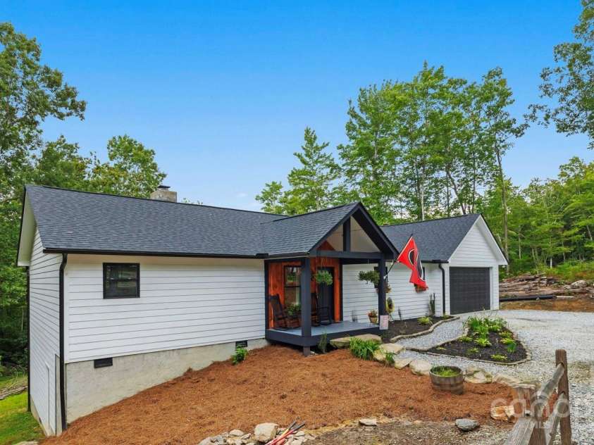 185 Ben Nevis Road, Brevard, NC 28712.  MLS# CAR4290415, YatesRealty ID 32935. Welcome Home