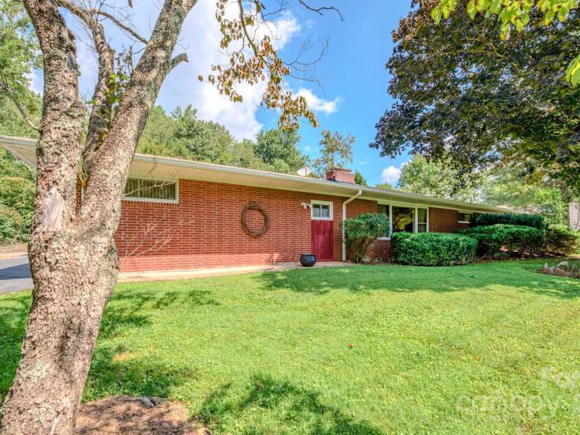 105 Alexander Avenue, Swannanoa, NC 28778.  MLS# CAR4289989, YatesRealty ID 32936. 