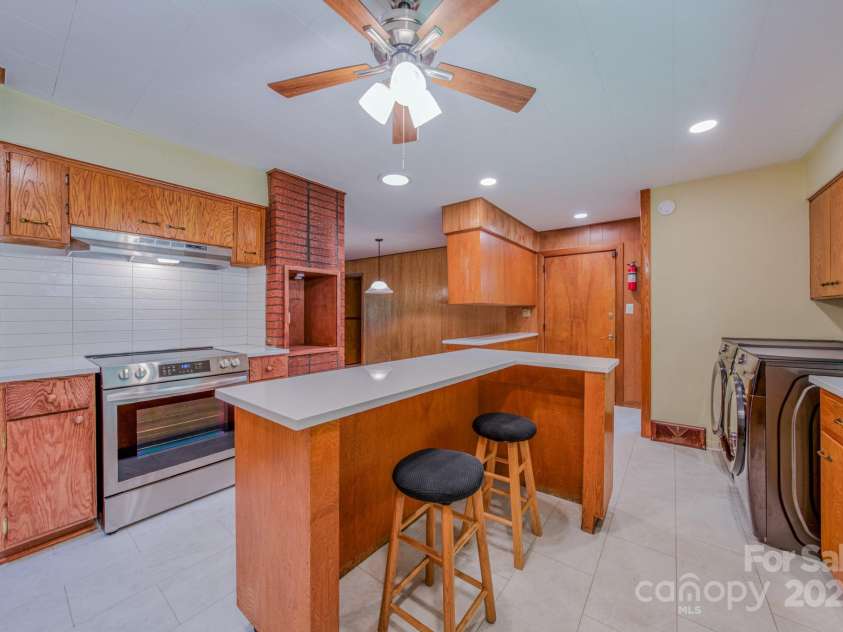 105 Alexander Avenue, Swannanoa, NC 28778.  MLS# CAR4289989, YatesRealty ID 32936. 