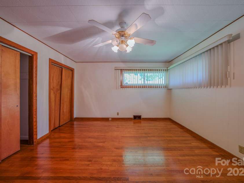 105 Alexander Avenue, Swannanoa, NC 28778.  MLS# CAR4289989, YatesRealty ID 32936. 