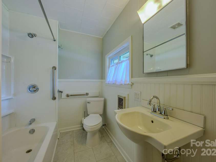 105 Alexander Avenue, Swannanoa, NC 28778.  MLS# CAR4289989, YatesRealty ID 32936. Full bath by Garage