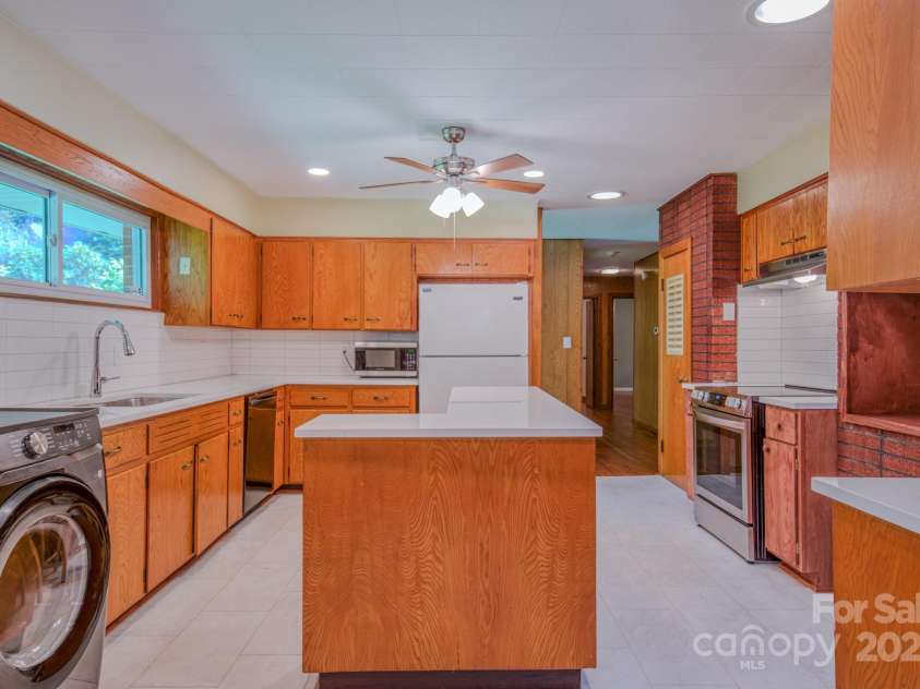 105 Alexander Avenue, Swannanoa, NC 28778.  MLS# CAR4289989, YatesRealty ID 32936. Kitchen