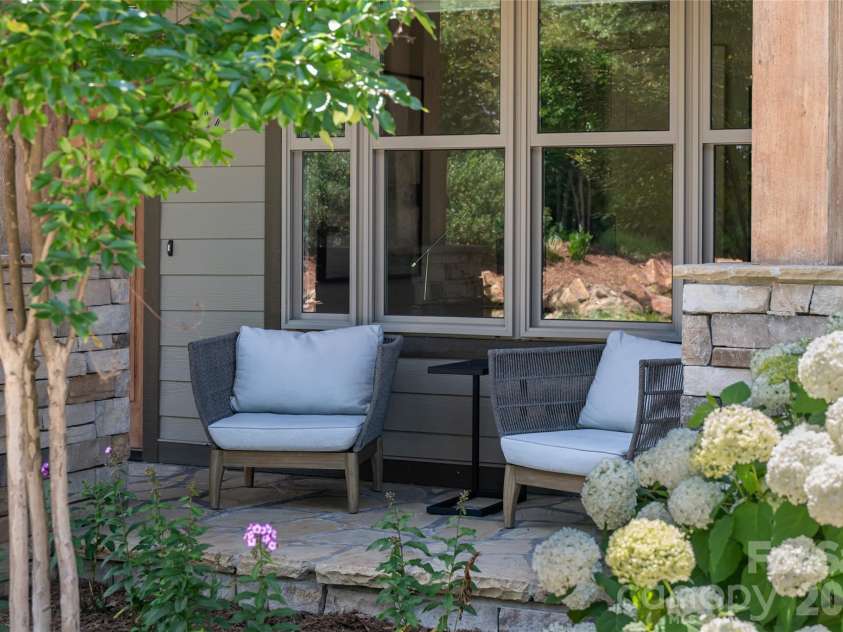 57 Villa Nova Drive, Asheville, NC 28804.  MLS# CAR4390732, YatesRealty ID 32936. 