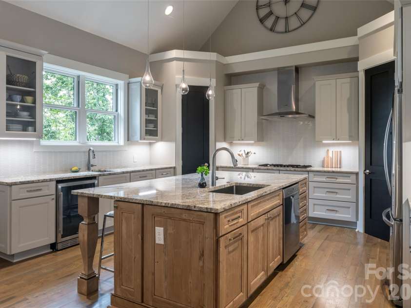 57 Villa Nova Drive, Asheville, NC 28804.  MLS# CAR4390732, YatesRealty ID 32936. 
